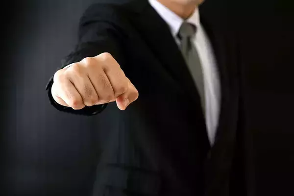 タクシーから乗務員の名札が消えた！　カスハラ対策もインバウンドからは「不安要素」との声