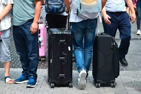 「タクシーから乗務員の名札が消えた！　カスハラ対策もインバウンドからは「不安要素」との声」の画像