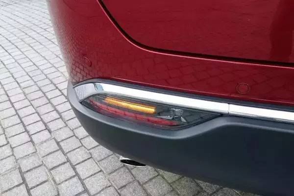 「日本車は手堅いなんて誰がいった？　犠牲を払ってでも「攻めに攻めた」敬服必至のクルマ３台」の画像