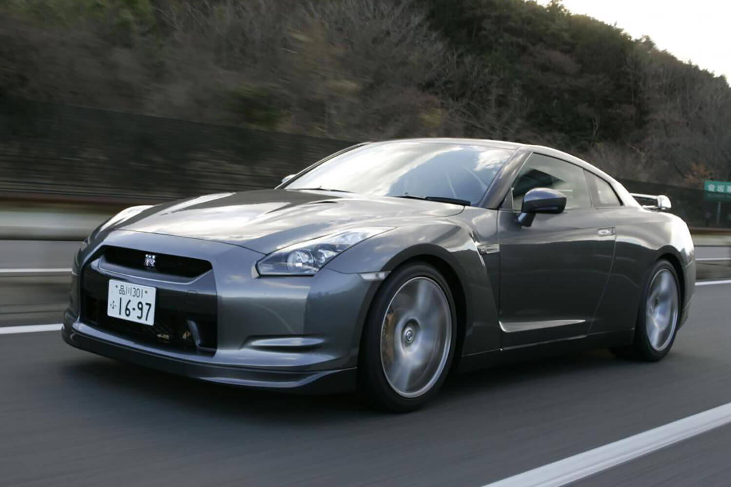 日本車は手堅いなんて誰がいった？　犠牲を払ってでも「攻めに攻めた」敬服必至のクルマ３台