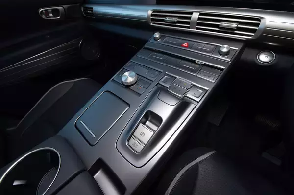 「【試乗】日本再上陸の「ヒョンデ」が放つ２台の走りは合格点だった！　課題は「アフターサービス」と「インフラ」」の画像