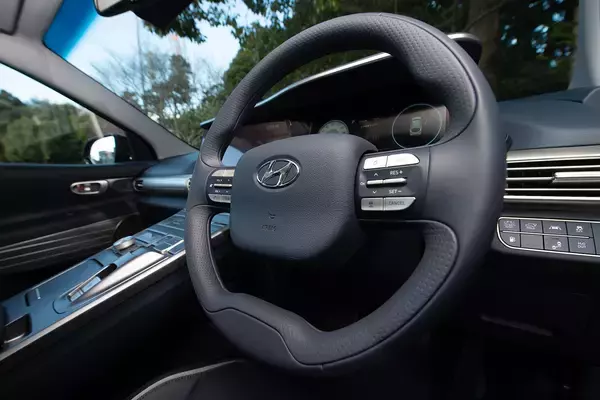 「【試乗】日本再上陸の「ヒョンデ」が放つ２台の走りは合格点だった！　課題は「アフターサービス」と「インフラ」」の画像