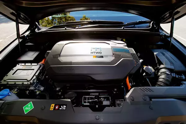 「【試乗】日本再上陸の「ヒョンデ」が放つ２台の走りは合格点だった！　課題は「アフターサービス」と「インフラ」」の画像