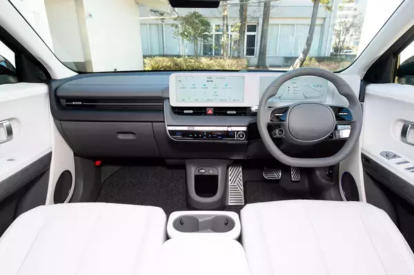 「【試乗】日本再上陸の「ヒョンデ」が放つ２台の走りは合格点だった！　課題は「アフターサービス」と「インフラ」」の画像