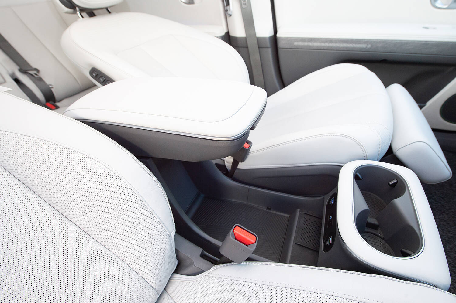 【試乗】日本再上陸の「ヒョンデ」が放つ２台の走りは合格点だった！　課題は「アフターサービス」と「インフラ」