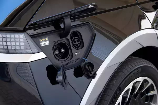 「【試乗】日本再上陸の「ヒョンデ」が放つ２台の走りは合格点だった！　課題は「アフターサービス」と「インフラ」」の画像