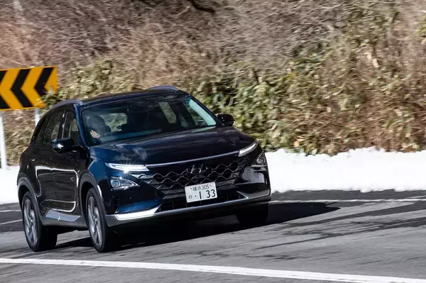 「【試乗】日本再上陸の「ヒョンデ」が放つ２台の走りは合格点だった！　課題は「アフターサービス」と「インフラ」」の画像