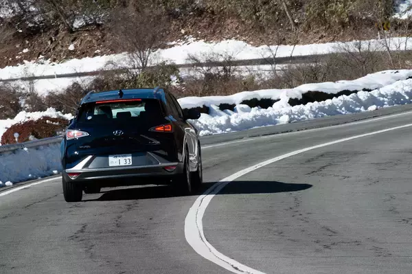 「【試乗】日本再上陸の「ヒョンデ」が放つ２台の走りは合格点だった！　課題は「アフターサービス」と「インフラ」」の画像