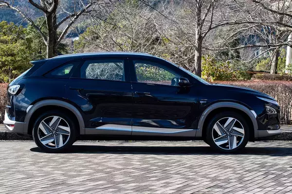 「【試乗】日本再上陸の「ヒョンデ」が放つ２台の走りは合格点だった！　課題は「アフターサービス」と「インフラ」」の画像