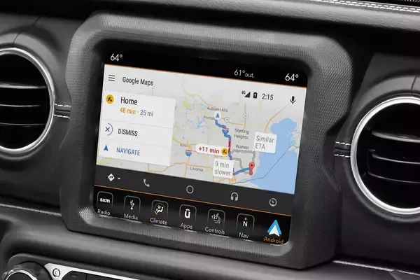 「前席頭上に開閉式「フリップトップ」を装備！　ジープ・ラングラーにV6エンジン搭載の特別仕様車を設定」の画像