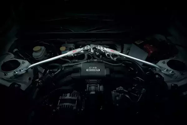 「「運転が上手くなる」チューニングパーツがSTIから出ているってホント？　真偽をBRZに装着して試してみた！」の画像