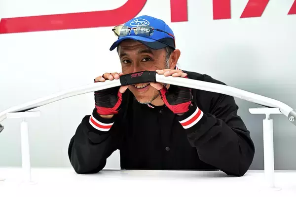 「「運転が上手くなる」チューニングパーツがSTIから出ているってホント？　真偽をBRZに装着して試してみた！」の画像