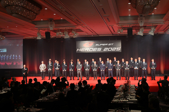 日本最大級のハコ車レースだけに締めも豪華！　2025年のスーパーGTの英雄たちが勢揃した「スーパーGT HEROES 2025」が開催
