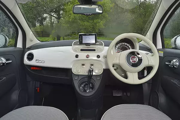 「安くてもBMWやメルセデスだと上司に「イヤミ」を言われる可能性も！　「無難」じゃ満足できない新社会人にアリな中古車４台」の画像