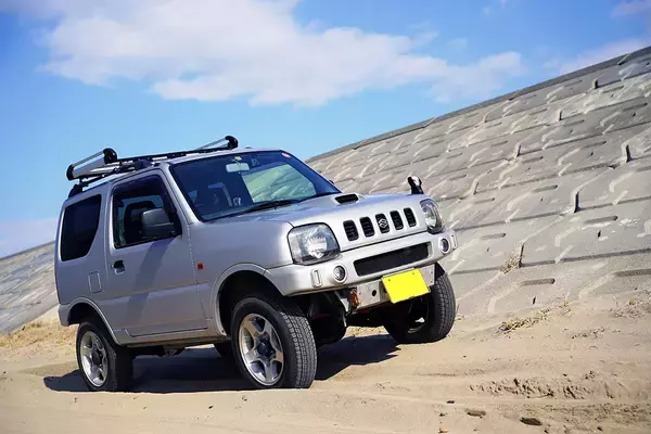 「安くてもBMWやメルセデスだと上司に「イヤミ」を言われる可能性も！　「無難」じゃ満足できない新社会人にアリな中古車４台」の画像