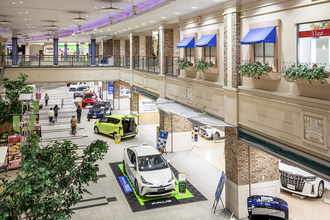 人が居るところにクルマをもっていかなきゃ売れない時代！　いまショッピングモールへのディーラー出店が効果絶大だった