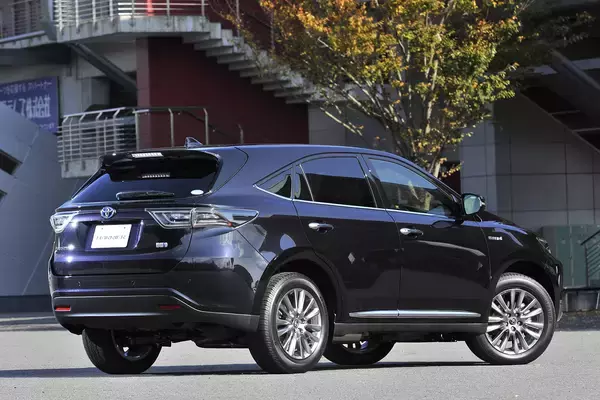 「納期遅延のいま先代を狙うのも大いにアリ！　３代目ハリアーの魅力に迫る」の画像