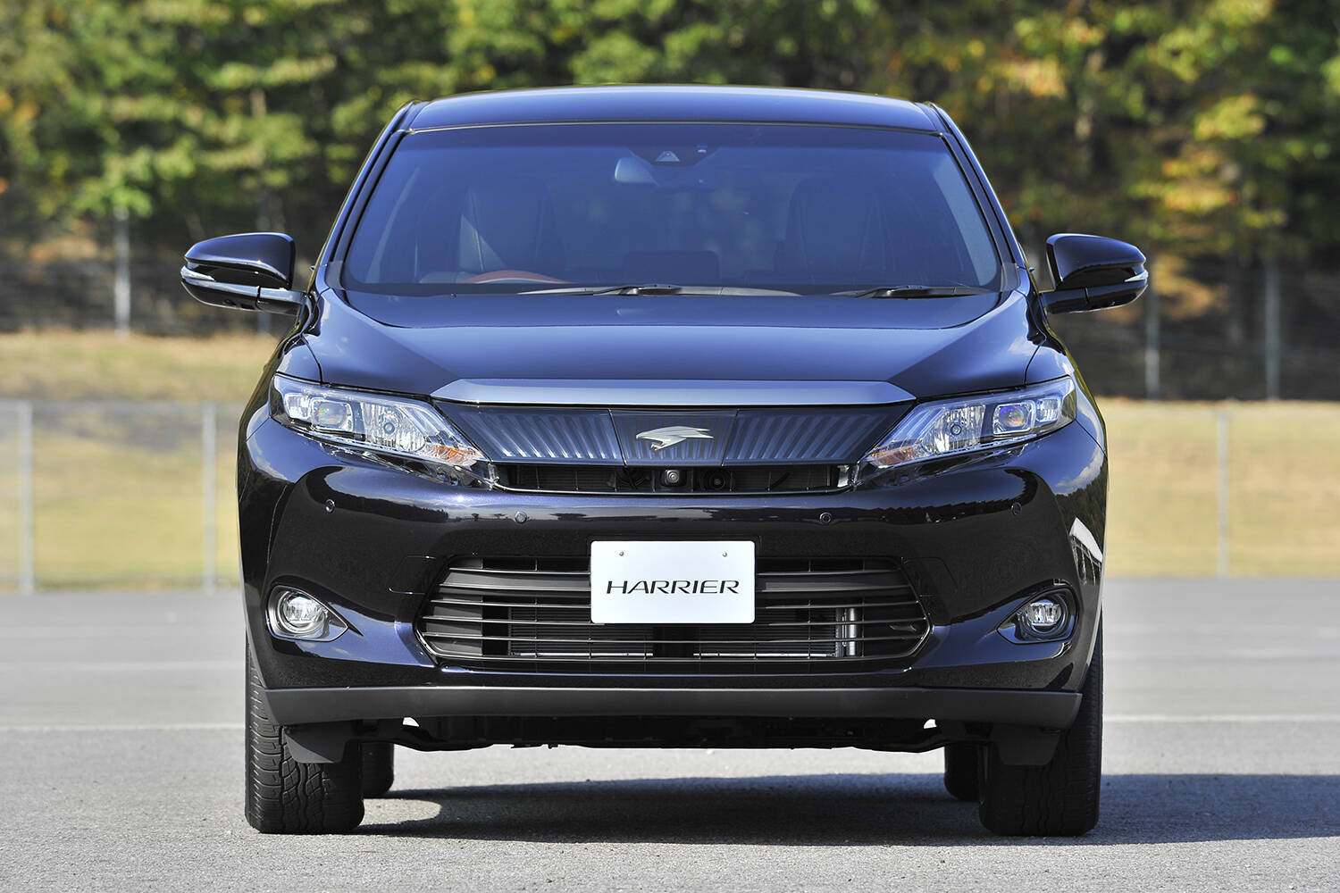 納期遅延のいま先代を狙うのも大いにアリ！　３代目ハリアーの魅力に迫る