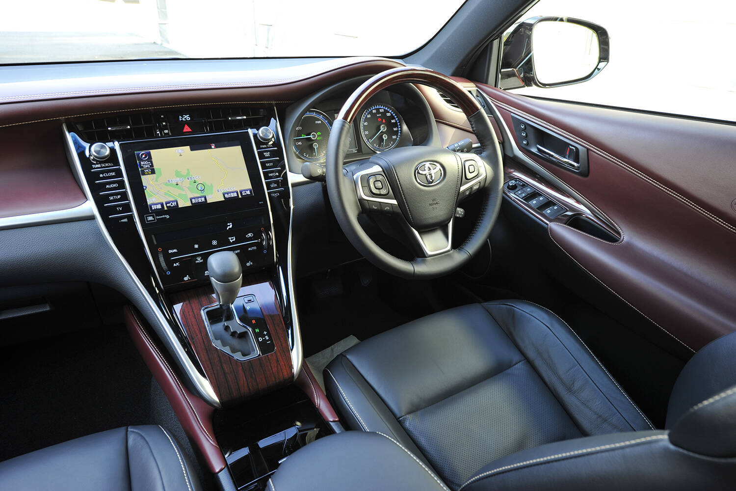 納期遅延のいま先代を狙うのも大いにアリ！　３代目ハリアーの魅力に迫る