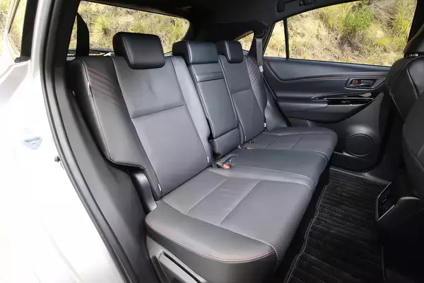 「納期遅延のいま先代を狙うのも大いにアリ！　３代目ハリアーの魅力に迫る」の画像