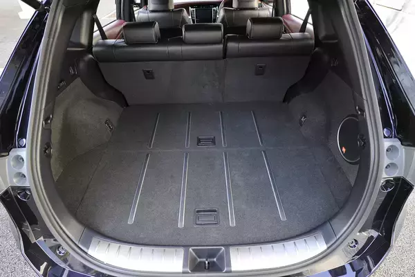 「納期遅延のいま先代を狙うのも大いにアリ！　３代目ハリアーの魅力に迫る」の画像