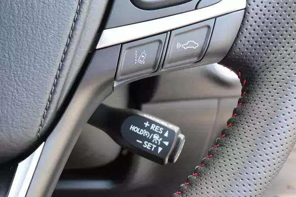 「納期遅延のいま先代を狙うのも大いにアリ！　３代目ハリアーの魅力に迫る」の画像