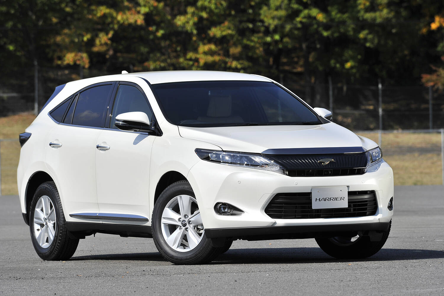 納期遅延のいま先代を狙うのも大いにアリ！　３代目ハリアーの魅力に迫る