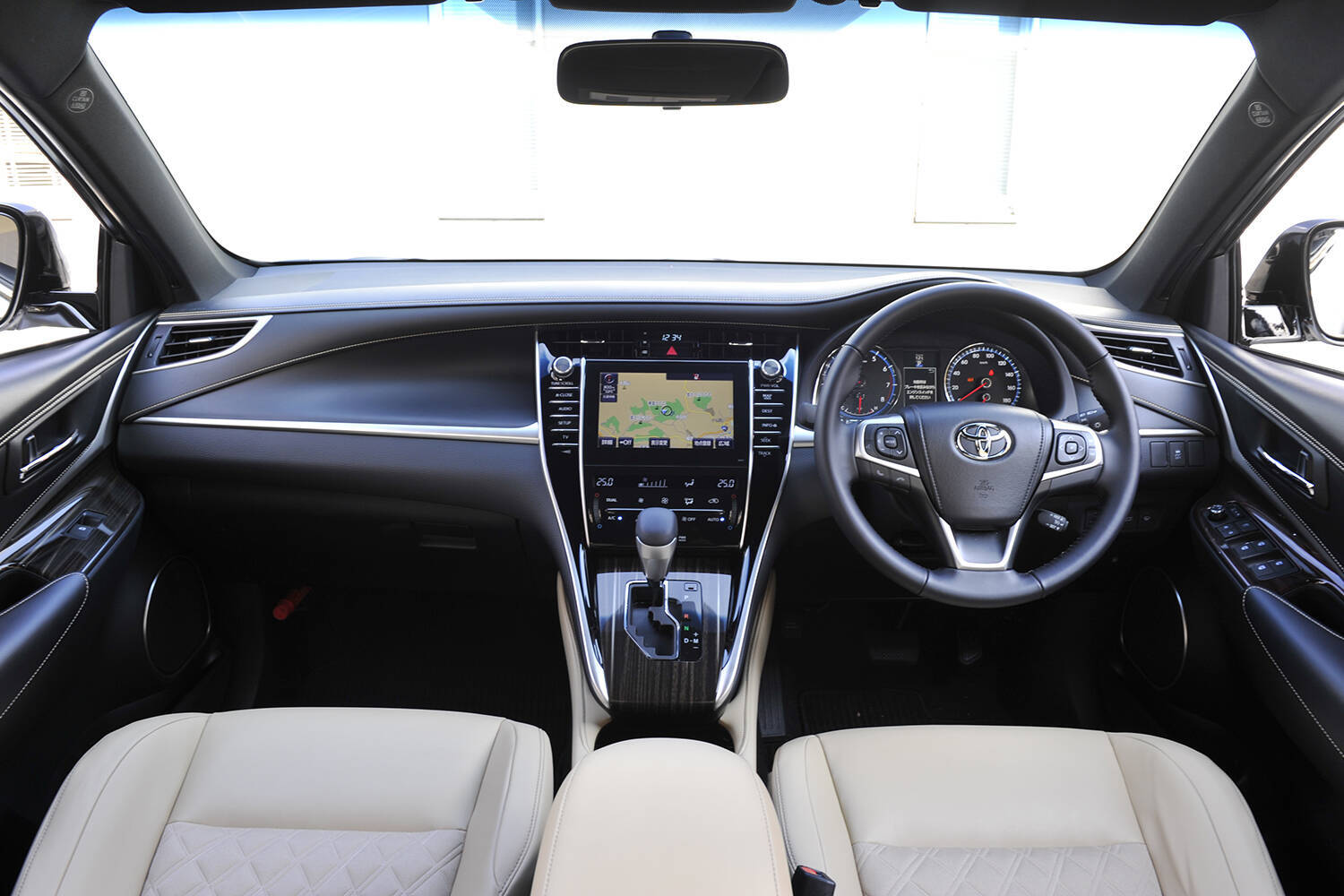 納期遅延のいま先代を狙うのも大いにアリ！　３代目ハリアーの魅力に迫る