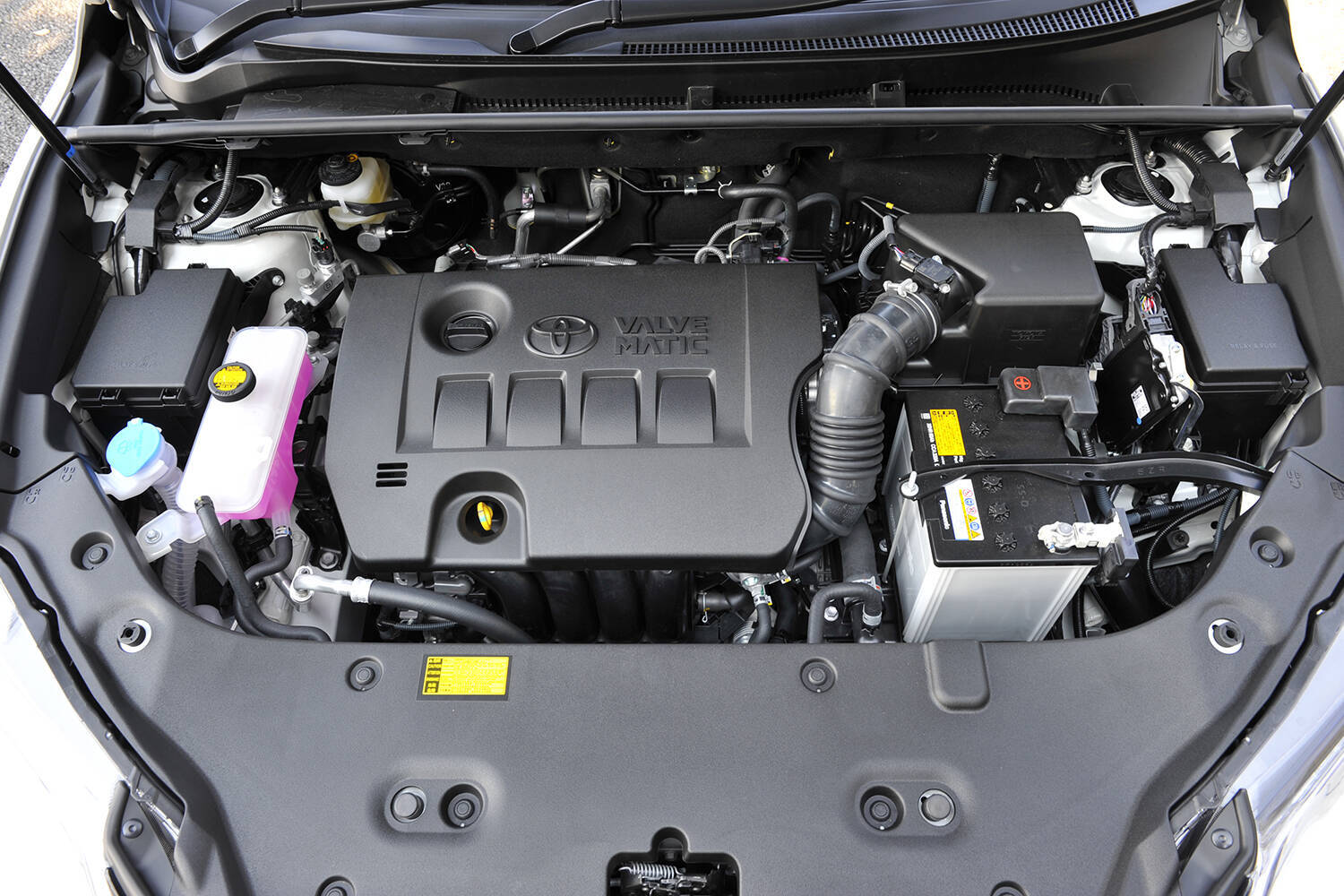 納期遅延のいま先代を狙うのも大いにアリ！　３代目ハリアーの魅力に迫る