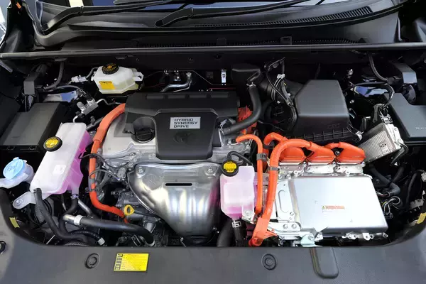 「納期遅延のいま先代を狙うのも大いにアリ！　３代目ハリアーの魅力に迫る」の画像