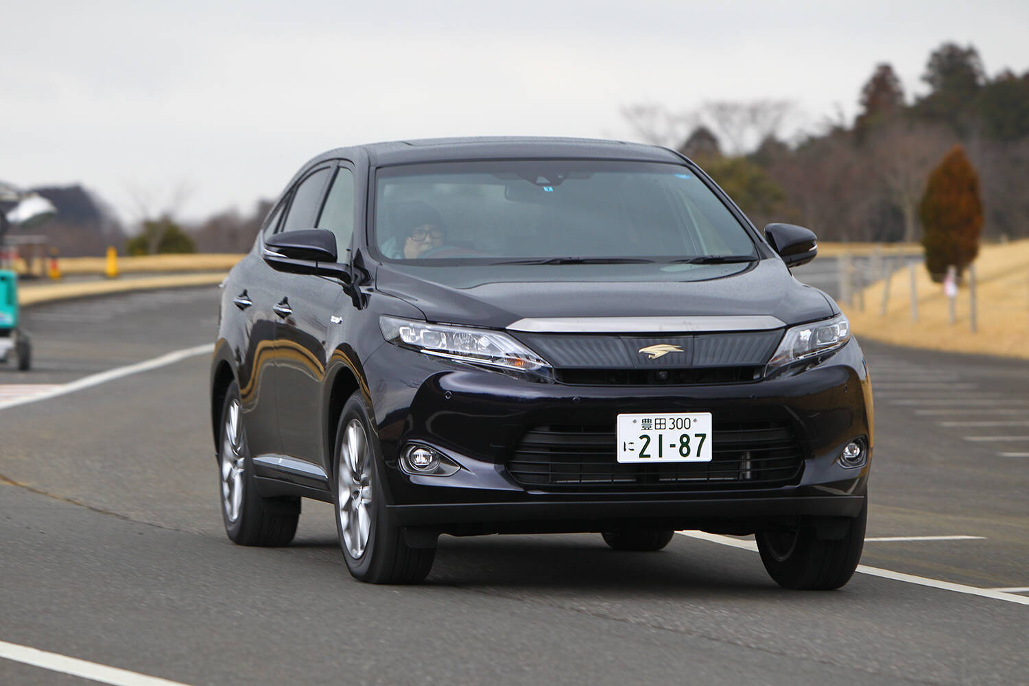 納期遅延のいま先代を狙うのも大いにアリ！　３代目ハリアーの魅力に迫る