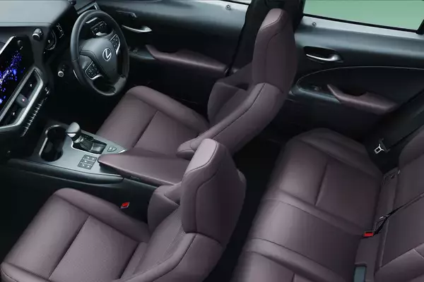 「マイナーチェンジした日本仕様のレクサスUXを発表！　「走り」と「エレガンス」をそれぞれ感じさせる２台の特別仕様車を初公開」の画像