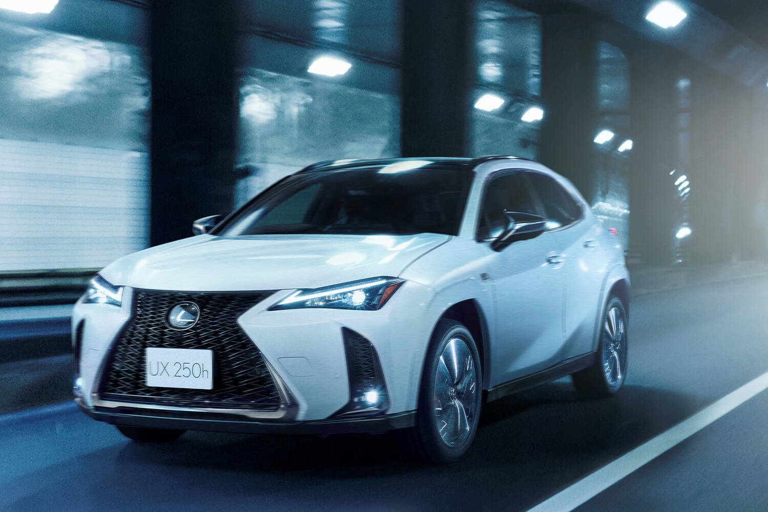 マイナーチェンジした日本仕様のレクサスUXを発表！　「走り」と「エレガンス」をそれぞれ感じさせる２台の特別仕様車を初公開