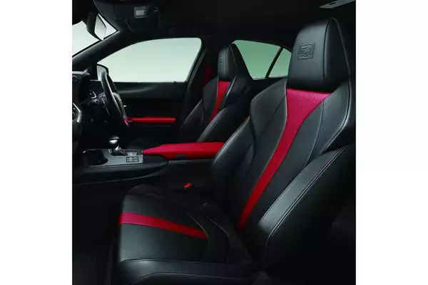 「マイナーチェンジした日本仕様のレクサスUXを発表！　「走り」と「エレガンス」をそれぞれ感じさせる２台の特別仕様車を初公開」の画像