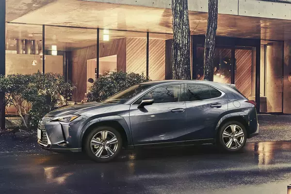 「マイナーチェンジした日本仕様のレクサスUXを発表！　「走り」と「エレガンス」をそれぞれ感じさせる２台の特別仕様車を初公開」の画像