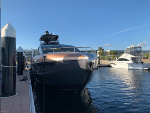 お値段４億円のボルボ製エンジンのレクサス「LY650」！　何もかもが超弩級のヨットに乗ってみた