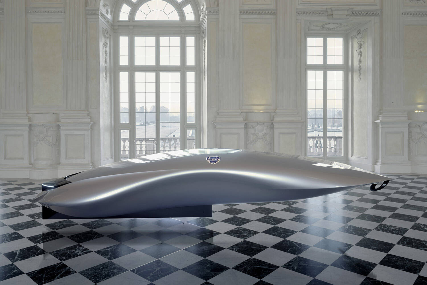 これってクルマ？　それとも??　新生ランチアが新ロゴと共に発表した「謎の物体」の正体とは