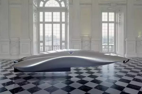 「これってクルマ？　それとも??　新生ランチアが新ロゴと共に発表した「謎の物体」の正体とは」の画像