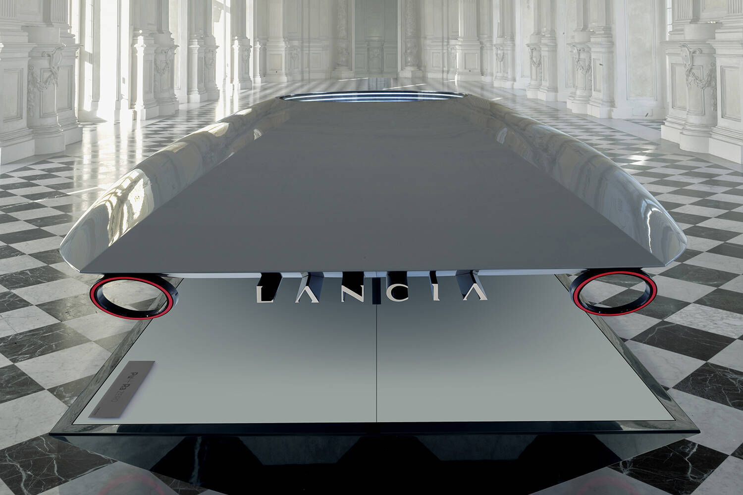 これってクルマ？　それとも??　新生ランチアが新ロゴと共に発表した「謎の物体」の正体とは
