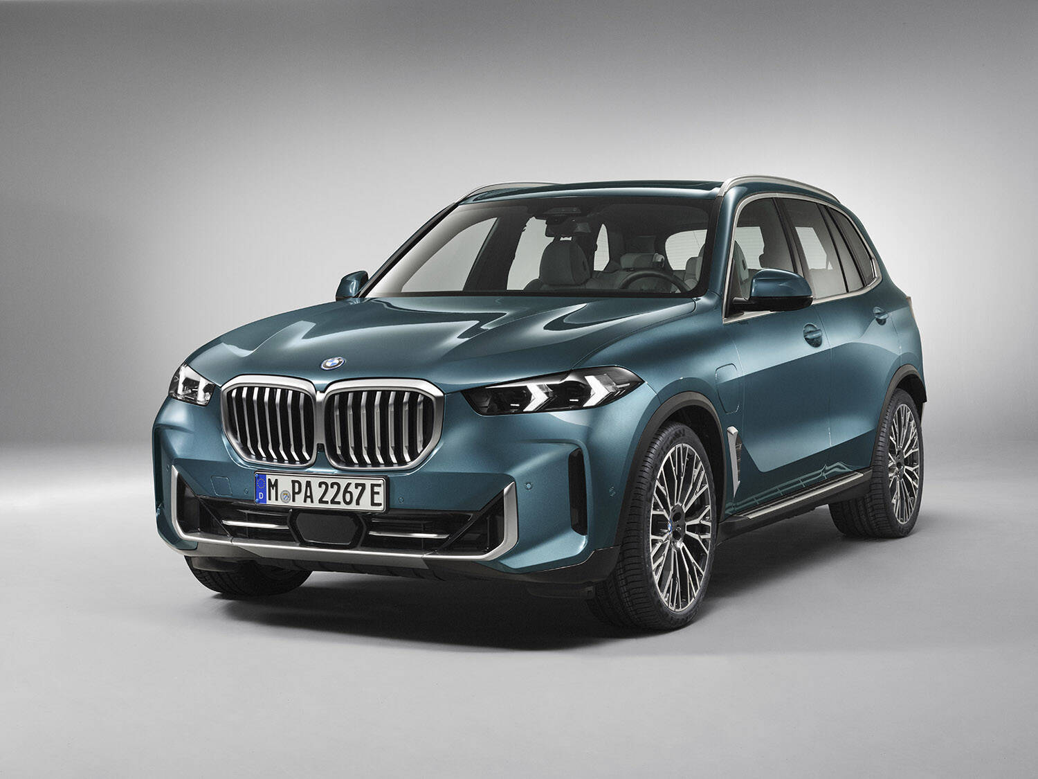 最高出力600馬力オーバーも！　BMW X５にマイルドハイブリッド仕様とプラグインハイブリッドモデルが登場