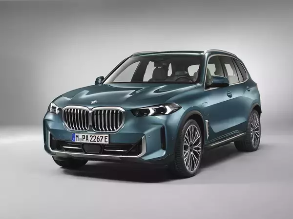 「最高出力600馬力オーバーも！　BMW X５にマイルドハイブリッド仕様とプラグインハイブリッドモデルが登場」の画像