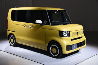 ライバルにあってN-BOXにはない「SUVテイスト」「メッキのオラ顔」「ハイブリッド」！　それでも新型は「絶対王者」のポジションを守れるか？