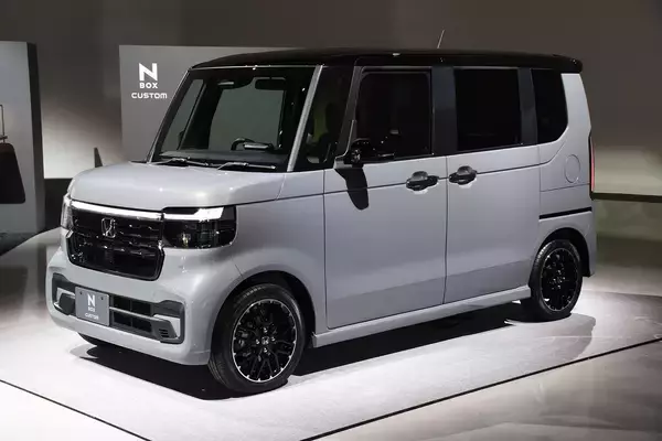 「ライバルにあってN-BOXにはない「SUVテイスト」「メッキのオラ顔」「ハイブリッド」！　それでも新型は「絶対王者」のポジションを守れるか？」の画像