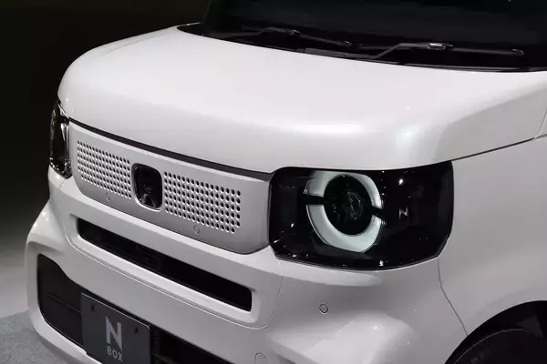 「ライバルにあってN-BOXにはない「SUVテイスト」「メッキのオラ顔」「ハイブリッド」！　それでも新型は「絶対王者」のポジションを守れるか？」の画像