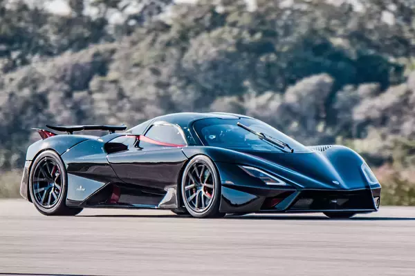 「1750馬力も意味不明だが時速500km超えもまた意味不明！　異次元すぎる「SSCトゥアタラ」というハイパーカー」の画像