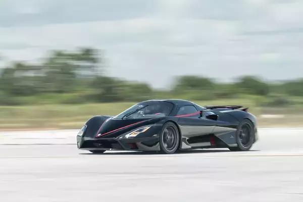 「1750馬力も意味不明だが時速500km超えもまた意味不明！　異次元すぎる「SSCトゥアタラ」というハイパーカー」の画像