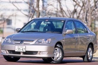 伝説の「国さん」とステアリングを共有したハイブリッドカー！　あらゆる自動車に乗りまくっているプロが「超個人的に思い入れのあるクルマ」【まるも亜希子編】