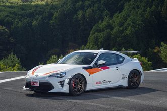 【試乗】TRDがイジればトヨタ車はなんでも楽しくなる！　86・ハイラックス・ハイエースのコンプリートモデルに一気乗りした