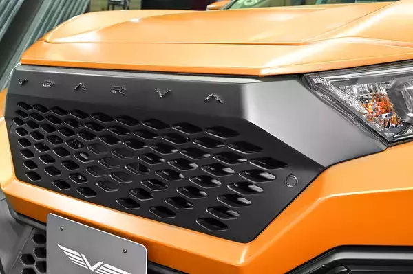 「KUHLが作るとSUVがここまでサイバーに！　新ブランド「ヴラーヴァ」のRAV4がホットすぎる」の画像