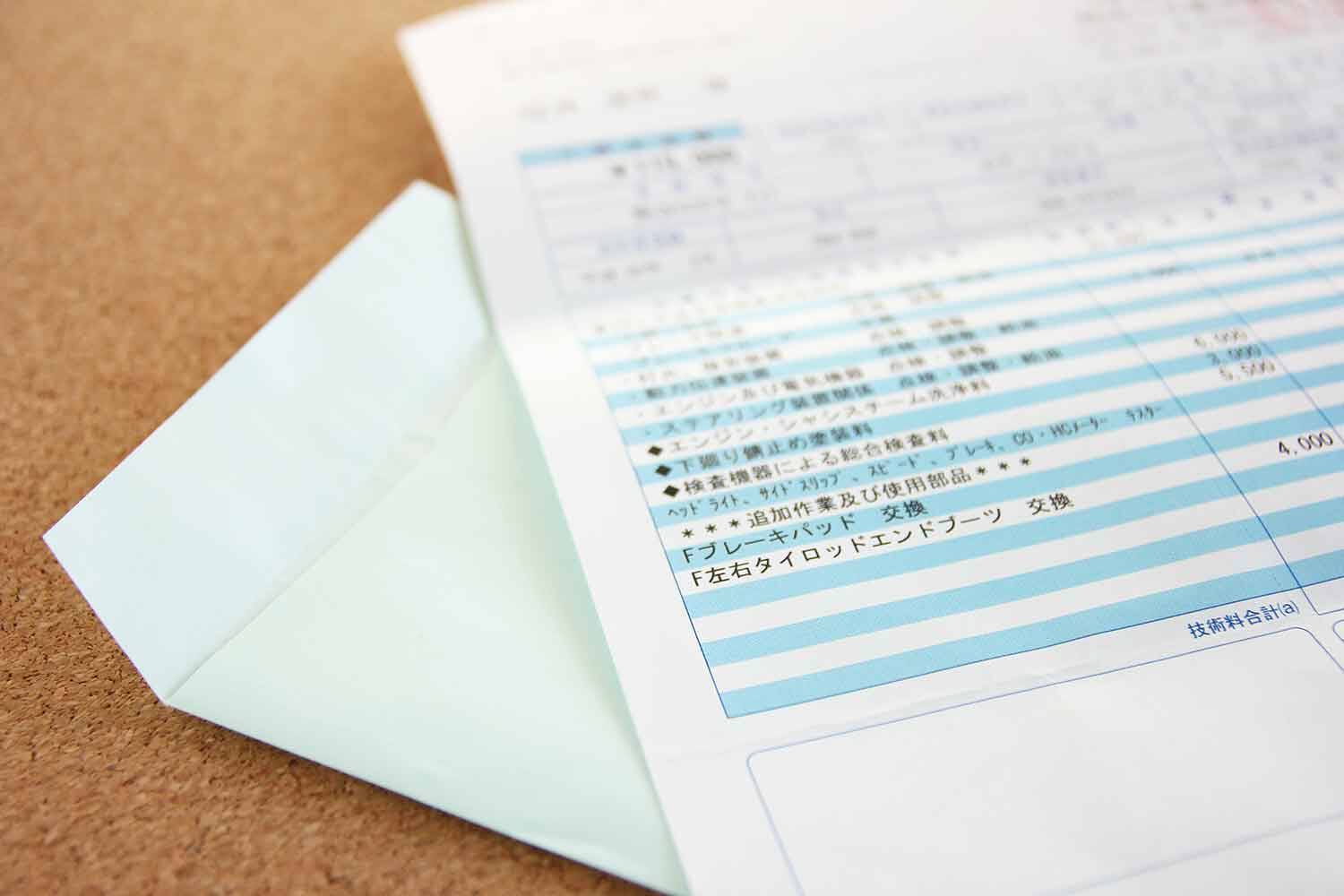 クルマをぶつけて保険じゃなく「自腹で修理」！　どこで直すのが正解か３つのパターンで考えてみた